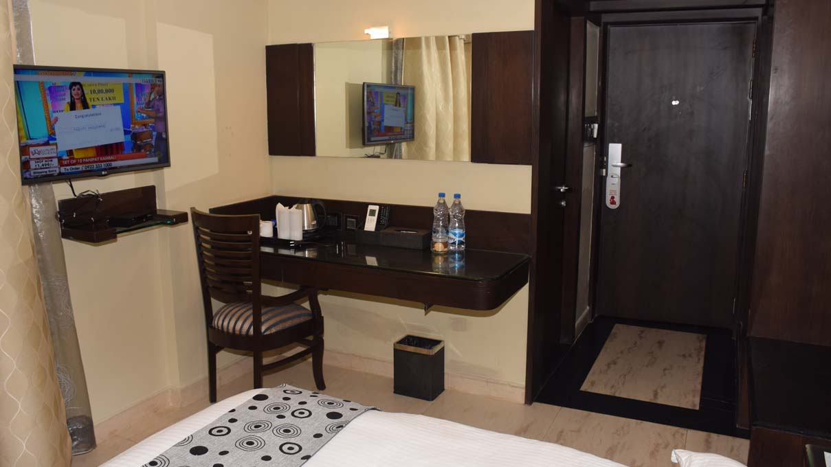 Puri Online Hotel Booking executive room1