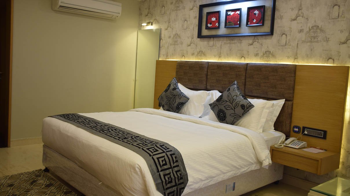 Hotel in Puri - golden blue room